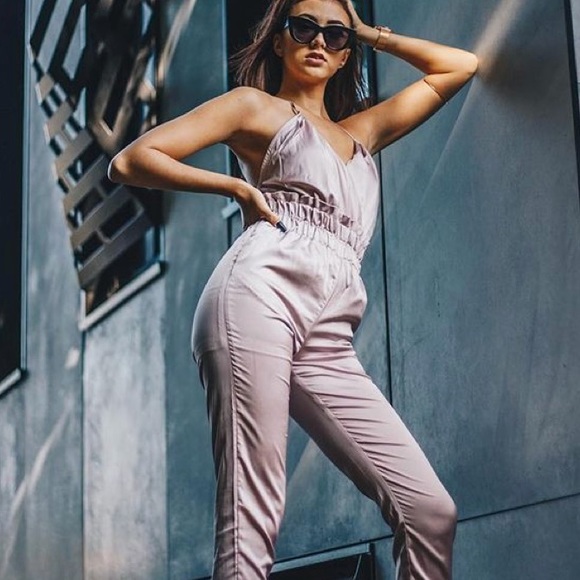 Satin pink SEXY jumpsuit - Picture 2 of 8